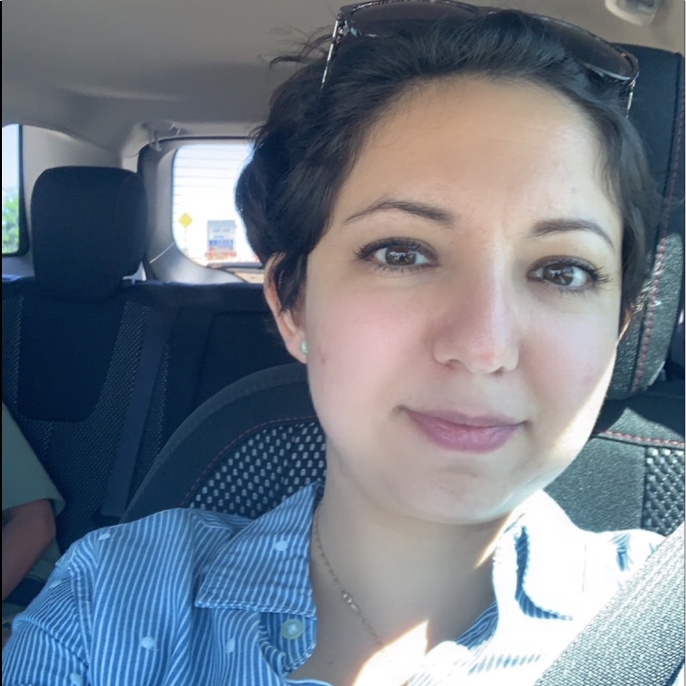 Meet your Posher, Alejandra